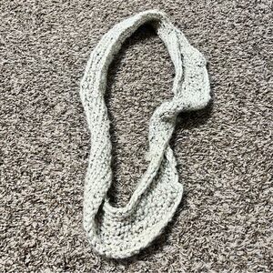 Women’s knit chunky oatmeal color infinity scarf